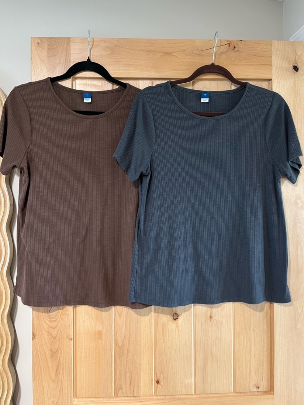 Old Navy Luxe Ribbed Short-Sleeve Tops - Brown and Charcoal Size S